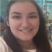 Studentessa impartisce lezioni di inglese